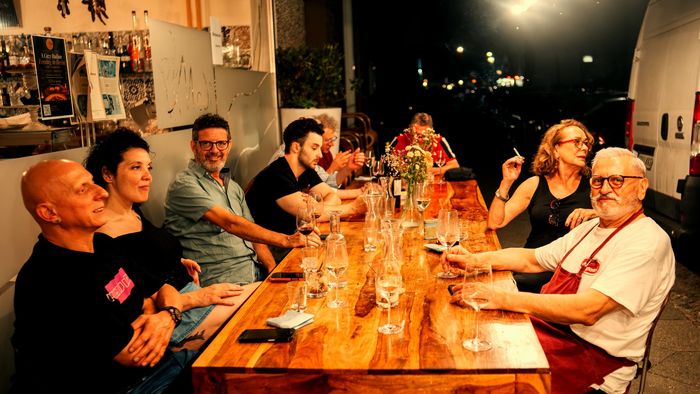 One long table at a Modi Italian evening